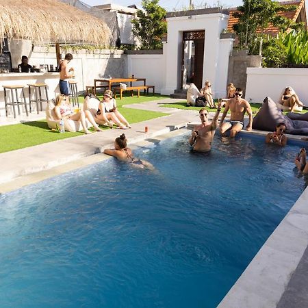 Zentiga Surf Hostel Canggu Extérieur photo