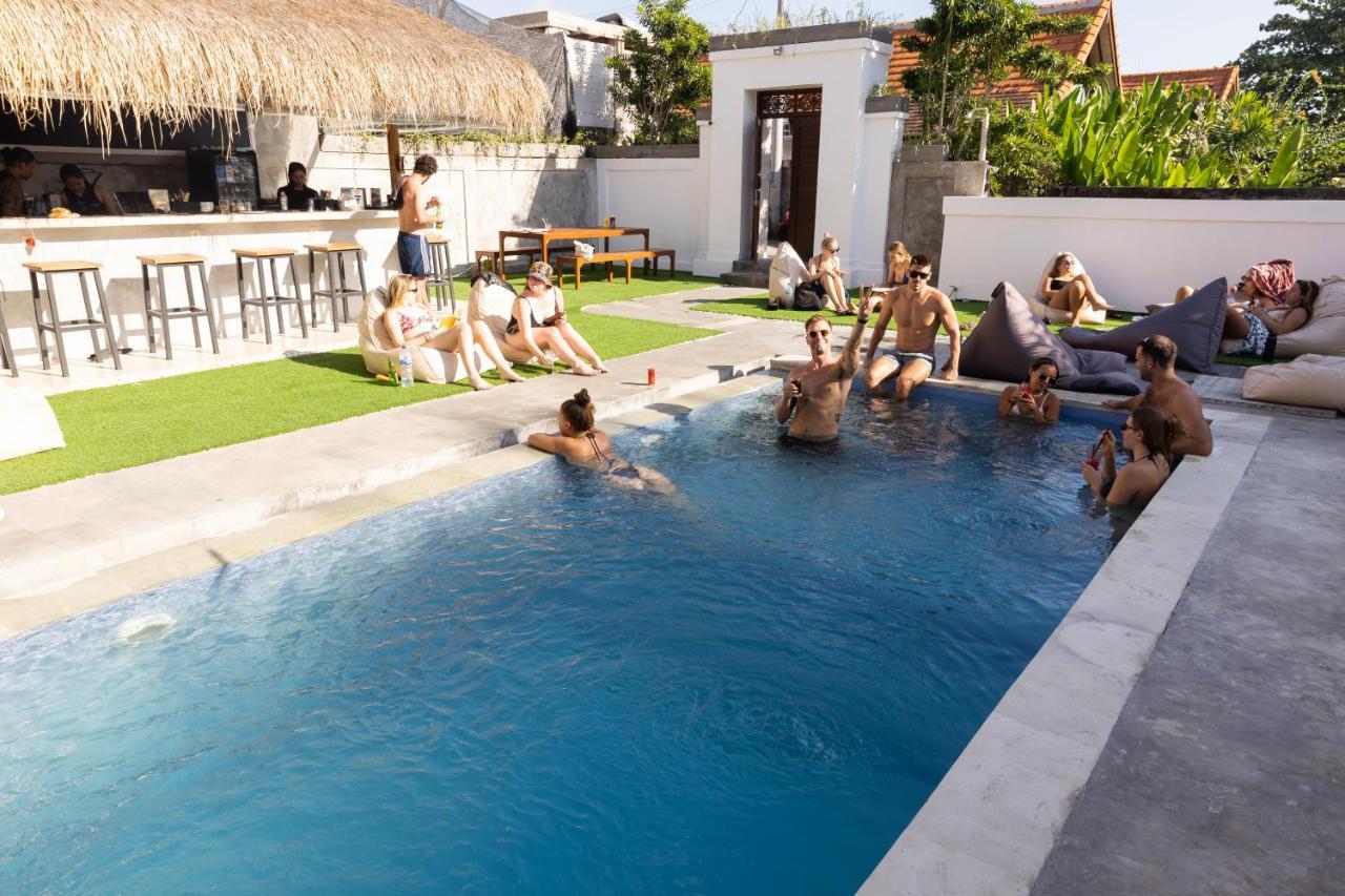 Zentiga Surf Hostel Canggu Extérieur photo