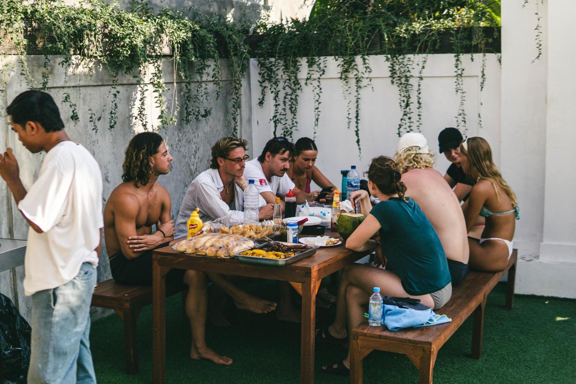 Zentiga Surf Hostel Canggu Extérieur photo